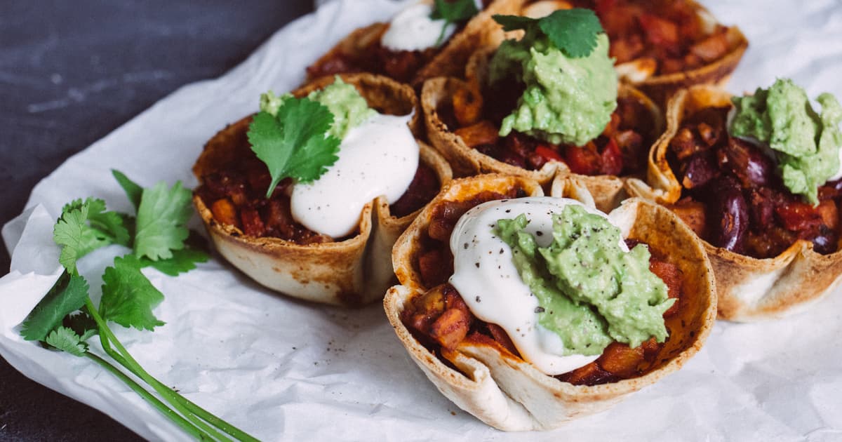 Vegan Taco Cups with Chili con Sweet Potato | Recipe | Zucker&Jagdwurst