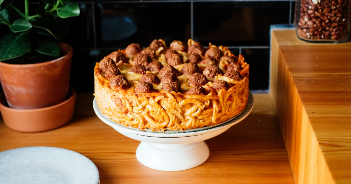 Vegan Spaghetti Pie with Meatless Meatballs | Recipe | Zucker&Jagdwurst