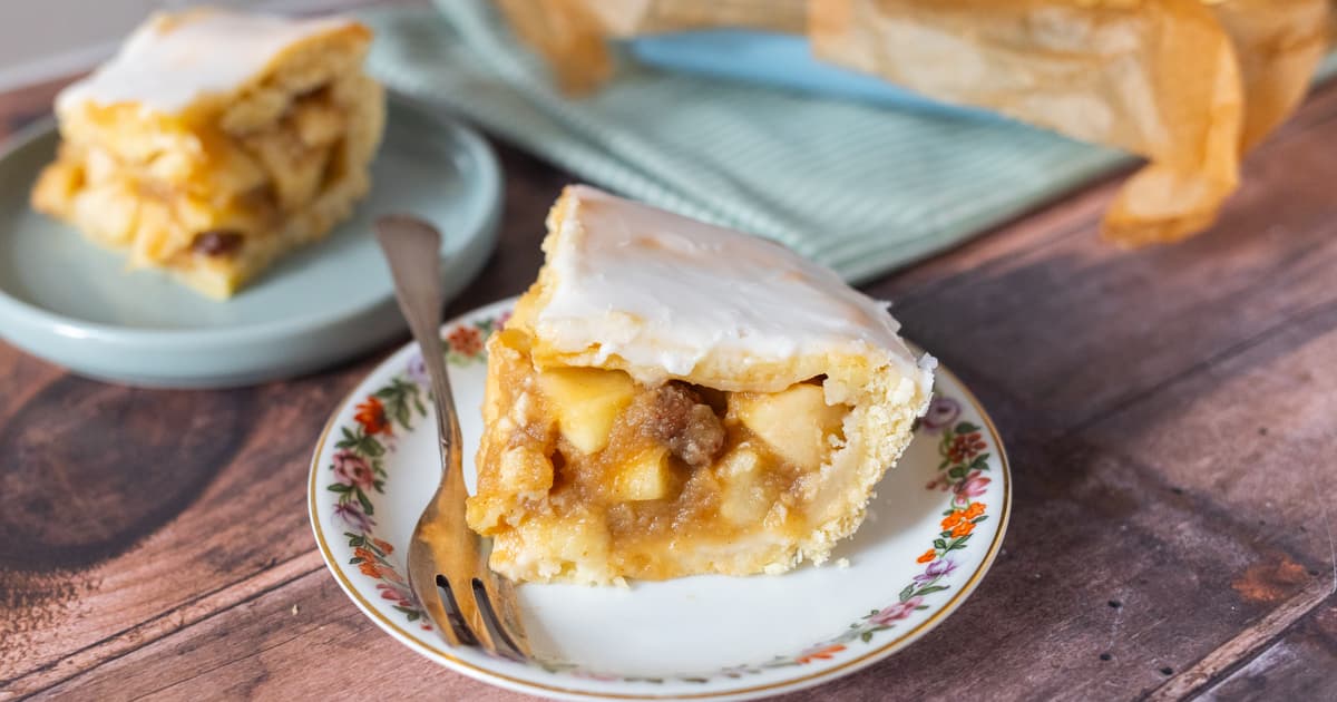 Glazed, vegan Apple Cake | Vegan Recipe | Zucker&Jagdwurst