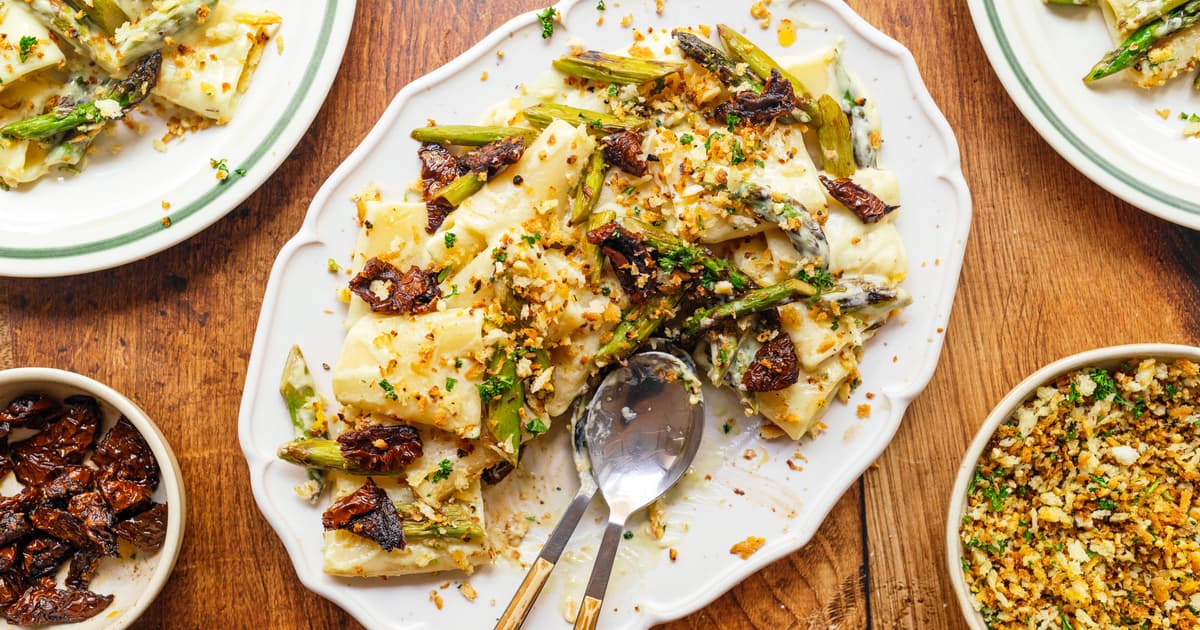Vegan Pasta Hollandaise with Asparagus and „Bacon“ | Recipe | Zucker&Jagdwurst