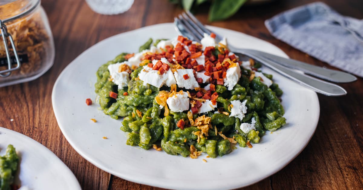 Vegan Wild Garlic Spaetzle with Plant–Based Feta & Bacon | Zucker&Jagdwurst