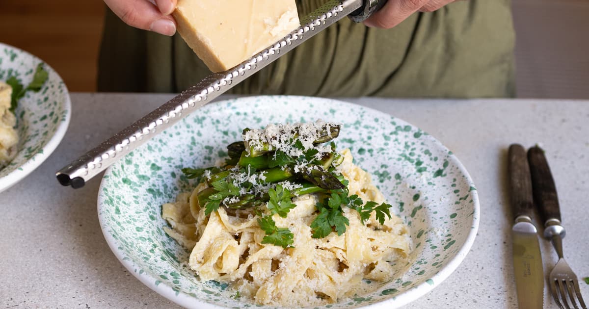Quick Pasta with Vegan Ricotta And Asparagus | Recipe | Zucker&Jagdwurst
