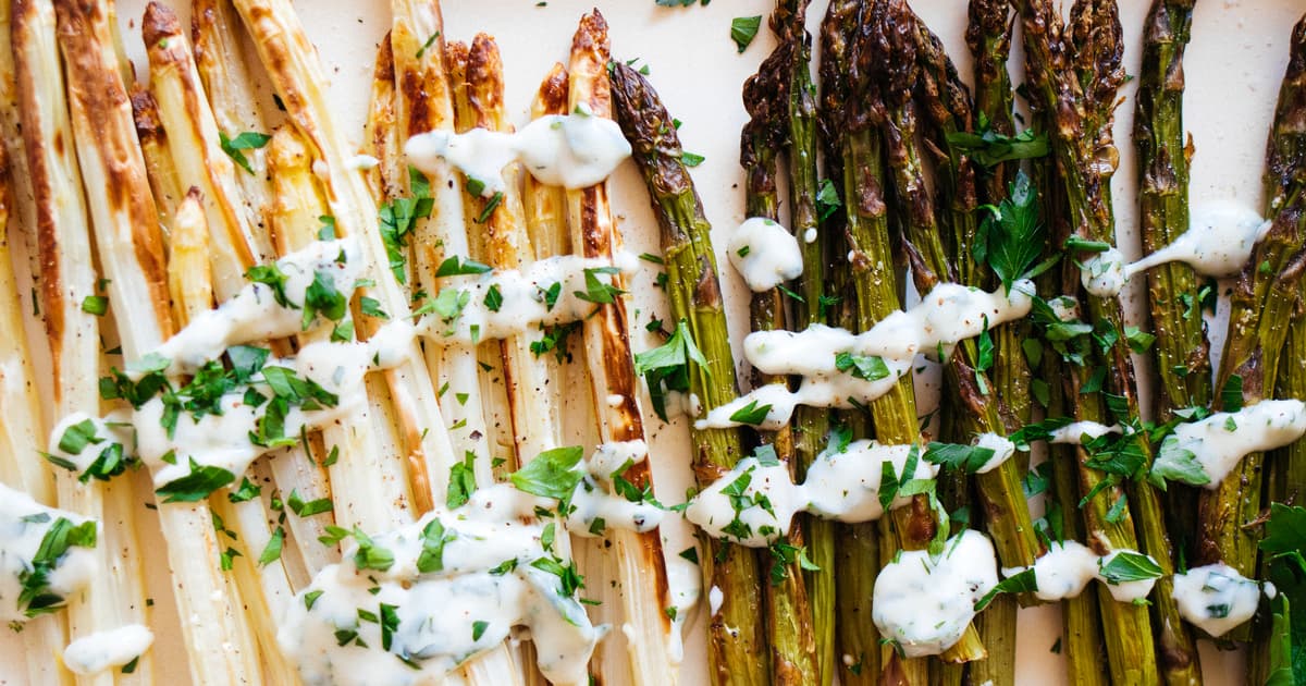 Baked Asparagus with vegan Herb Hollandaise Sauce | Recipe | Zucker&Jagdwurst