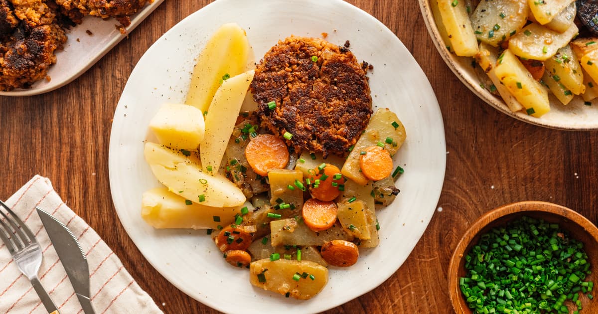 Plant-Based Meatballs with Kohlrabi and Potatoes | Recipe | Zucker&Jagdwurst