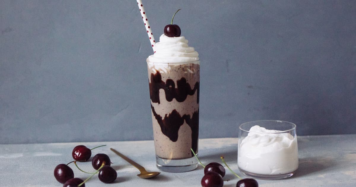 Vegan Cherry Vanilla Milkshake | Simple Recipe | Zucker&Jagdwurst