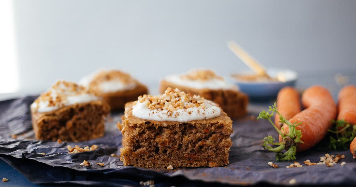 Vegan, fluffy Carrot Cake with Cream Cheese Frosting | Zucker&Jagdwurst