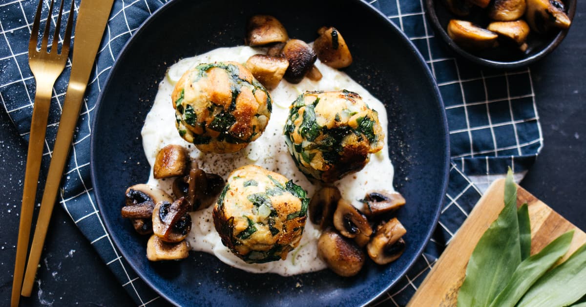 Vegan dumplings with ramson and creamy leek sauce | Recipe | Zucker&Jagdwurst