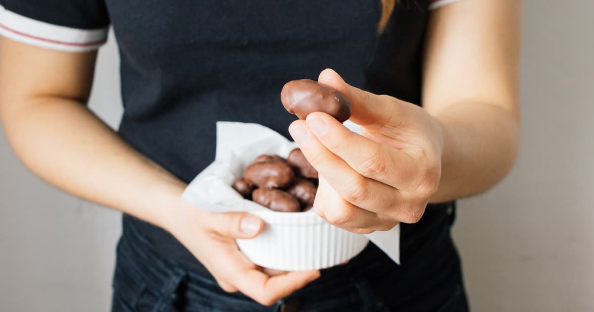 Vegan Milk Chocolate Covered Eggs Filled with Hazelnut Cream | Zucker&Jagdwurst
