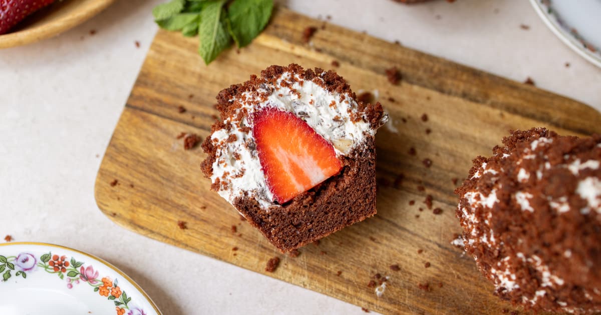 Vegan & Gluten-Free Strawberry and Cream Chocolate Muffins | Zucker&Jagdwurst