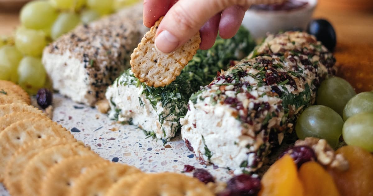 Homemade Vegan Cream Cheese Logs | Easy Recipe | Zucker&Jagdwurst