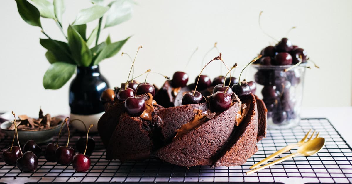 Vegan Chocolate Cherry Bundt Cake | Simple Recipe | Summer | Zucker&Jagdwurst
