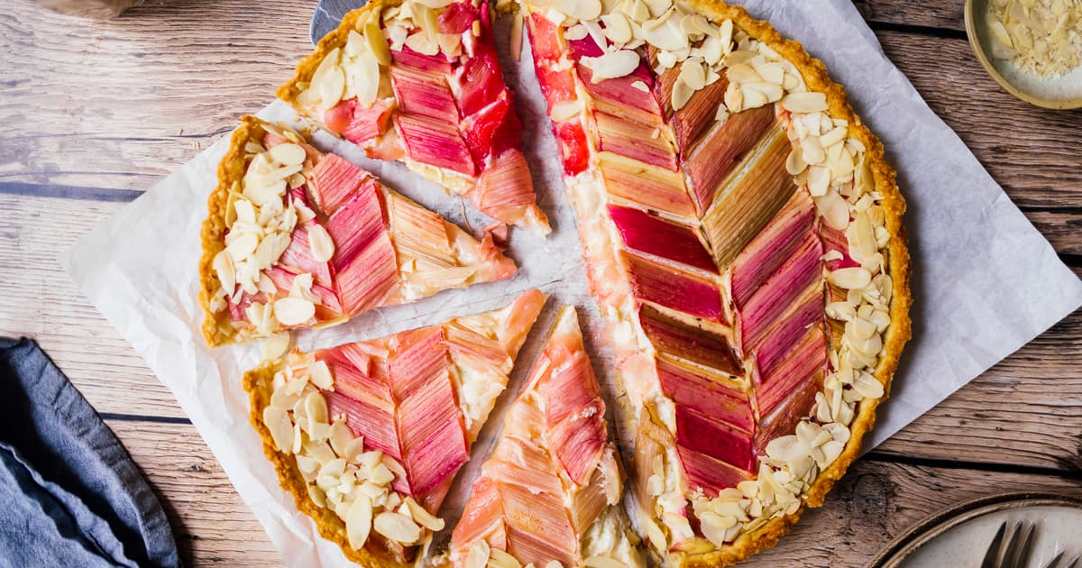 Simple Vegan Rhubarb Tart | Plant-based Baking | Recipe | Zucker&Jagdwurst