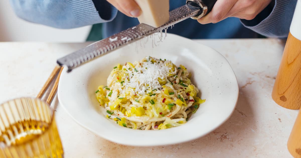 Vegan 15-minute Cream Cheese Pasta with Leek I Quick recipe | Zucker&Jagdwurst
