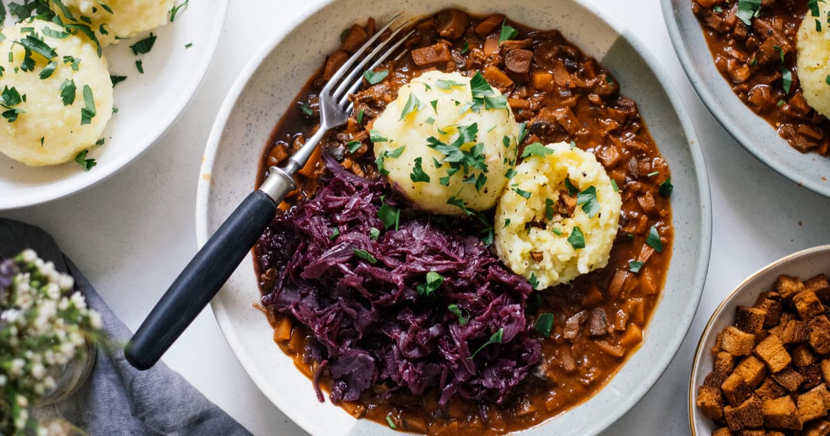 Vegan Potato Dumplings with Mushroom Ragout and Red Cabbage | Zucker&Jagdwurst