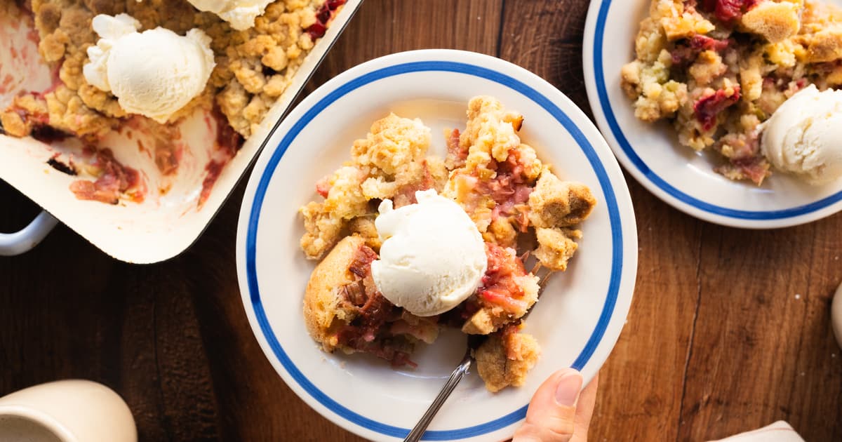 Vegan Rhubarb Crumble with Vanilla Ice Cream | Recipe | Zucker&Jagdwurst