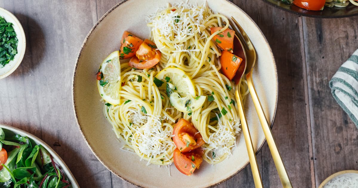 Simple Spaghetti Aglio et Olio | Vegan Recipe | Zucker&Jagdwurst