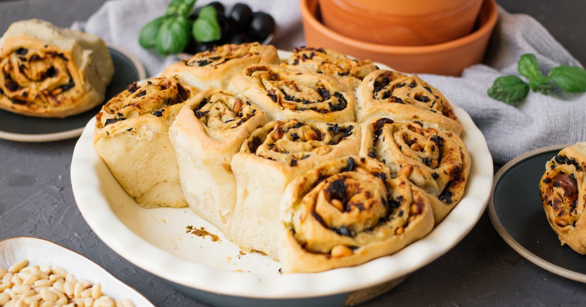 Vegan Pesto Yeast Buns | Recipe | Hearty | Filling | Zucker&Jagdwurst