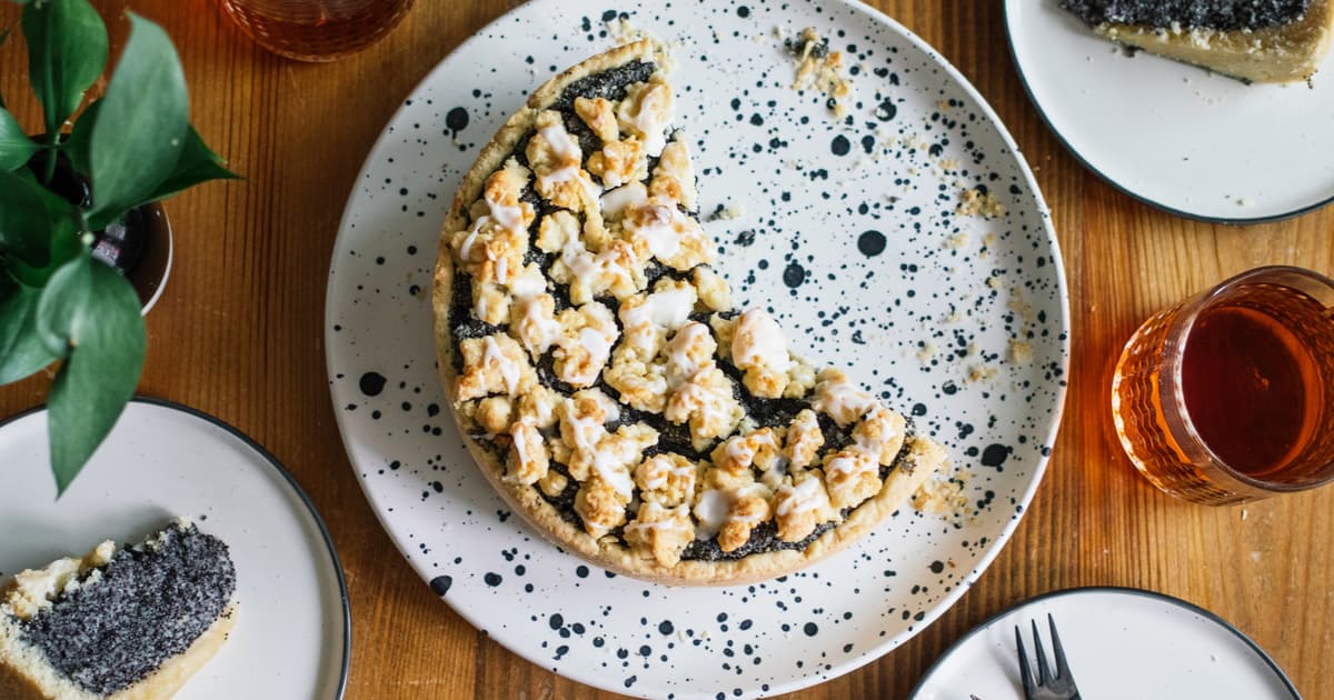 Vegan Poppy Seed Cake with Crumble Topping | Easy Recipe | Zucker&Jagdwurst