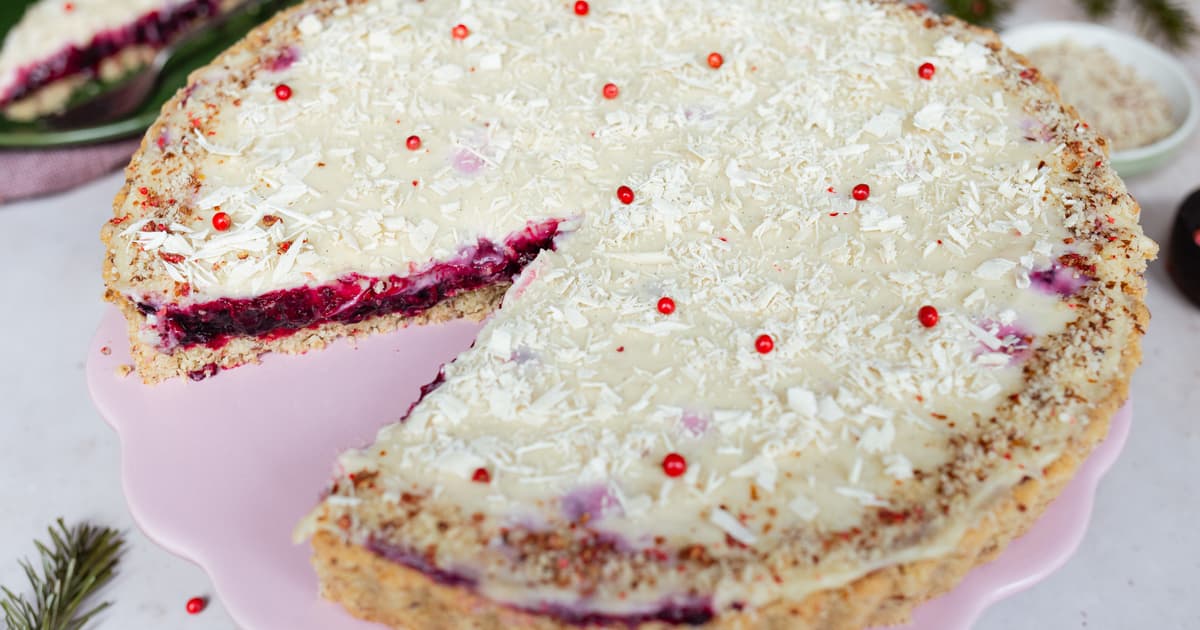 Vegan White Chocolate Tarte with Pink Pepper | Recipe | Zucker&Jagdwurst