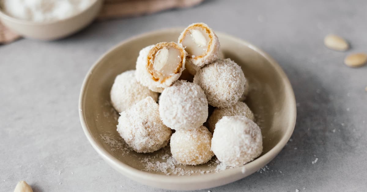 Vegan Raffaello | Homemade Coconut Truffles | Recipe | Zucker&Jagdwurst