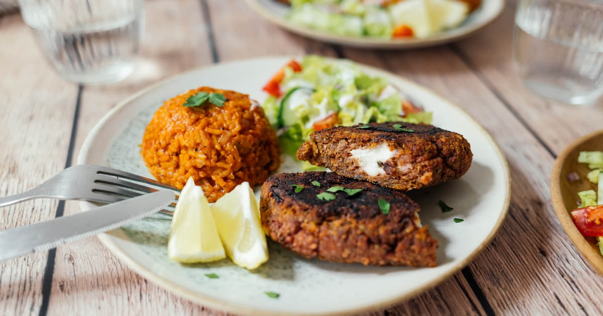Vegan Bifteki-Steak with Tomato Rice | Recipe | Greek | Zucker&Jagdwurst