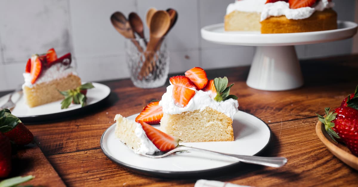 Vegan Strawberries & Cream Cake | Simple Recipe Idea | Zucker&Jagdwurst