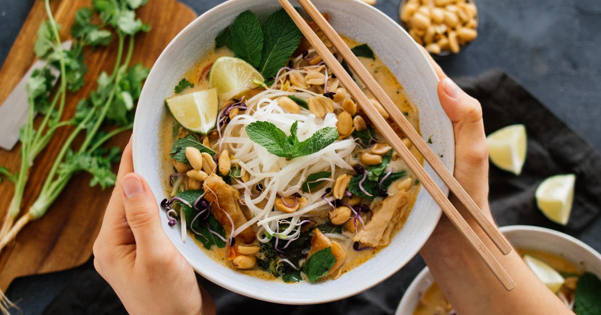 Vegan Thai Coconut Soup with “Chicken“ | Zucker&Jagdwurst