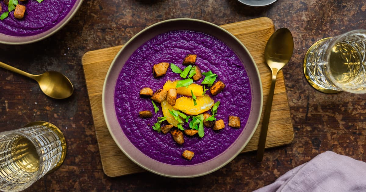 Vegan Christmasy Red Cabbage Soup with Cinnamon Croutons | Zucker&Jagdwurst
