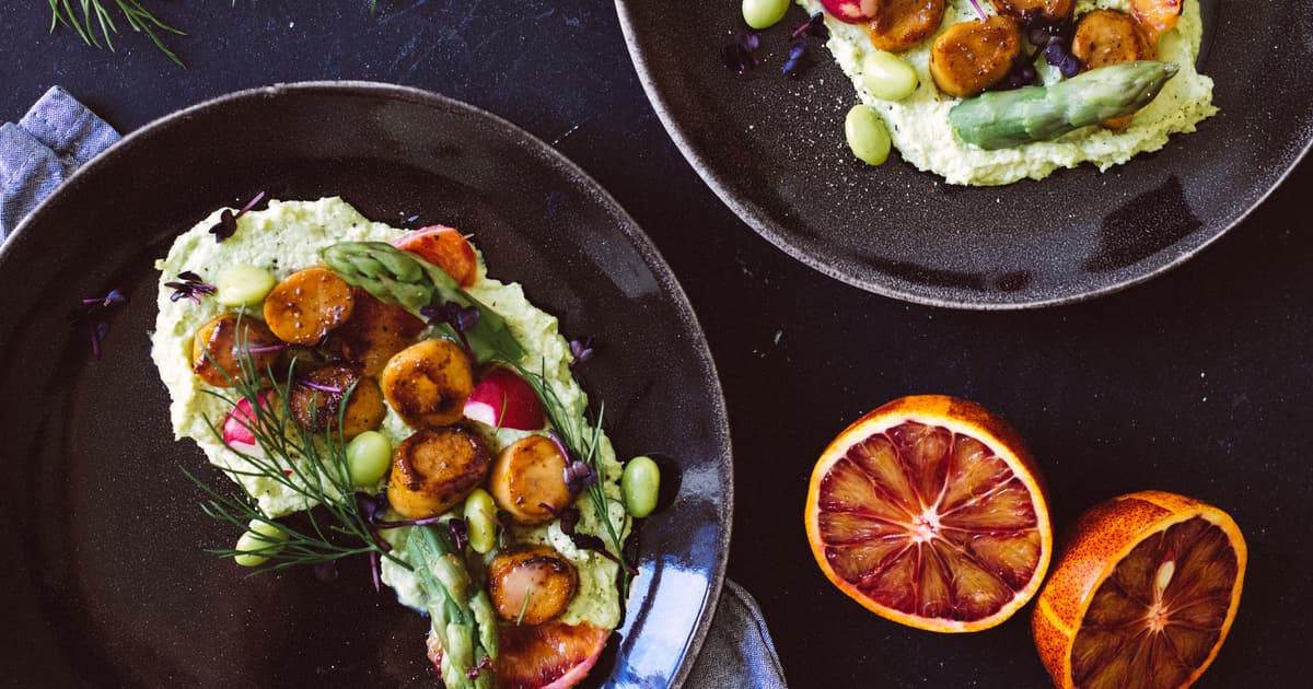 Mushroom Scallops with Green Asparagus and Spicy Edamame | Zucker&Jagdwurst