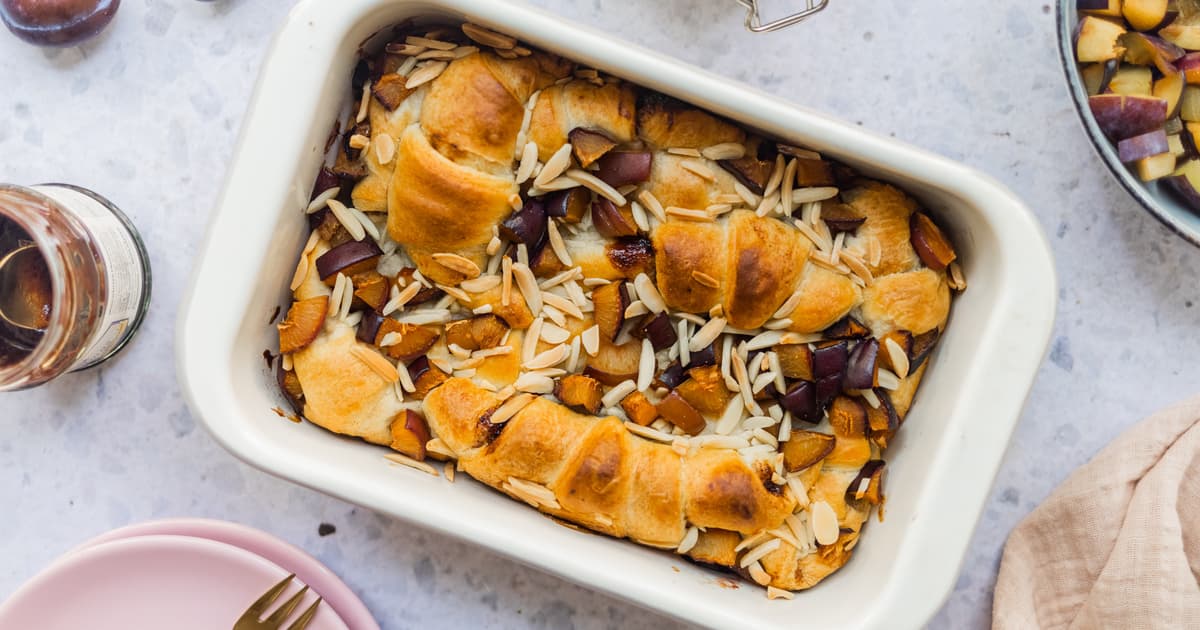 Vegan Croissant Casserole with Plums | Recipe | Zucker&Jagdwurst