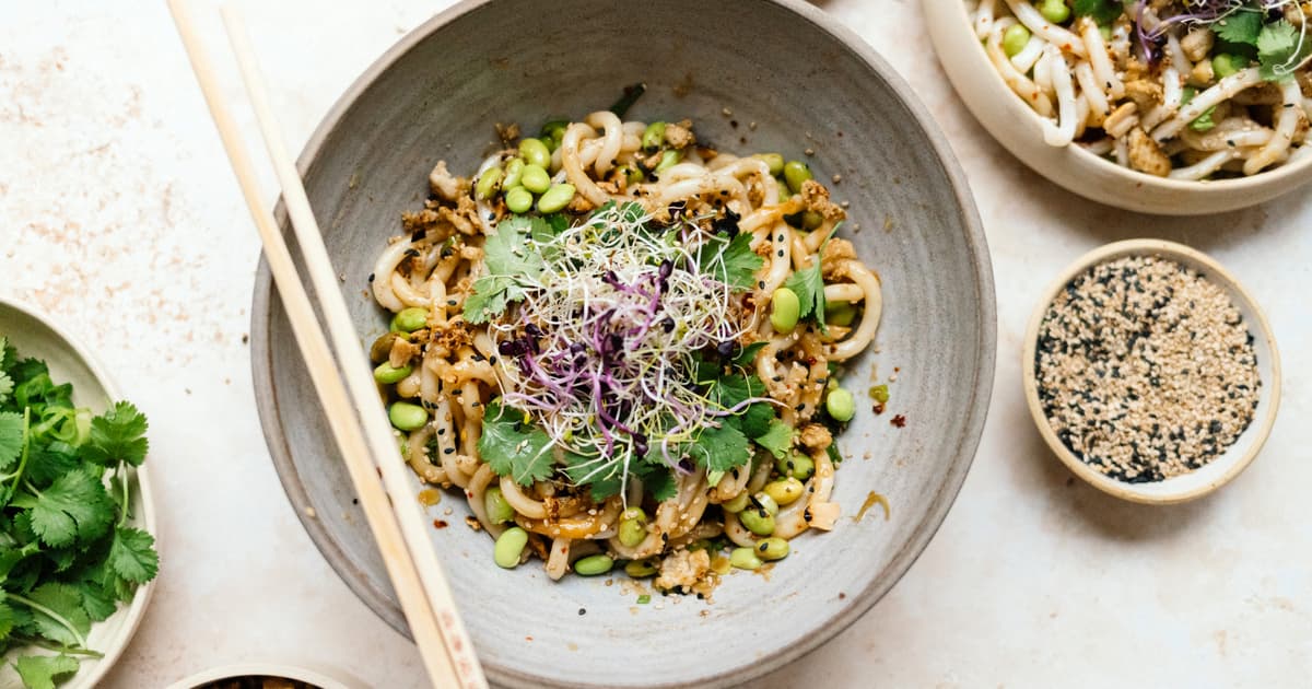 Hot Oil Udon Noodles with Crispy Crumbled Tofu | Vegan | Zucker&Jagdwurst