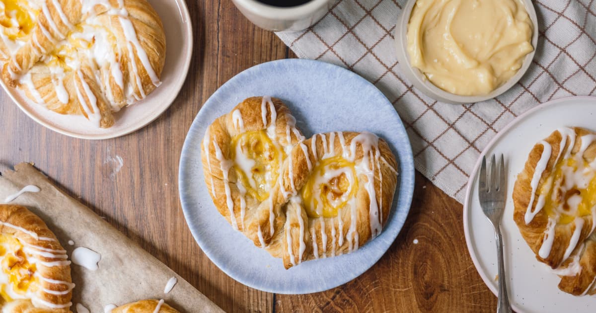 Vegan German Pudding Pretzel (Custard-Filled Pastry) | Zucker&Jagdwurst