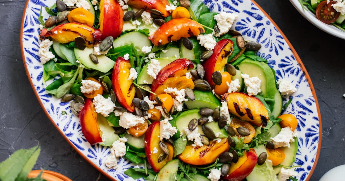 Summer salad with grilled peaches | Easy Vegan Recipe | Zucker&Jagdwurst