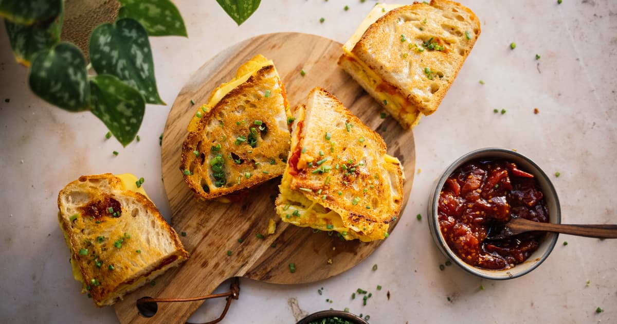 Vegan Breakfast Grilled Cheese Sandwich with Tomato Jam | Zucker&Jagdwurst
