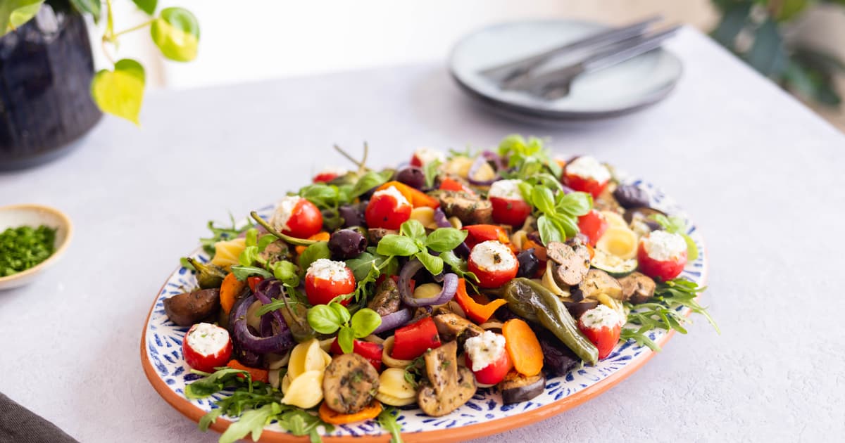 Vegan Antipasti Pasta Salad with Basil Dressing | Recipe | Zucker&Jagdwurst