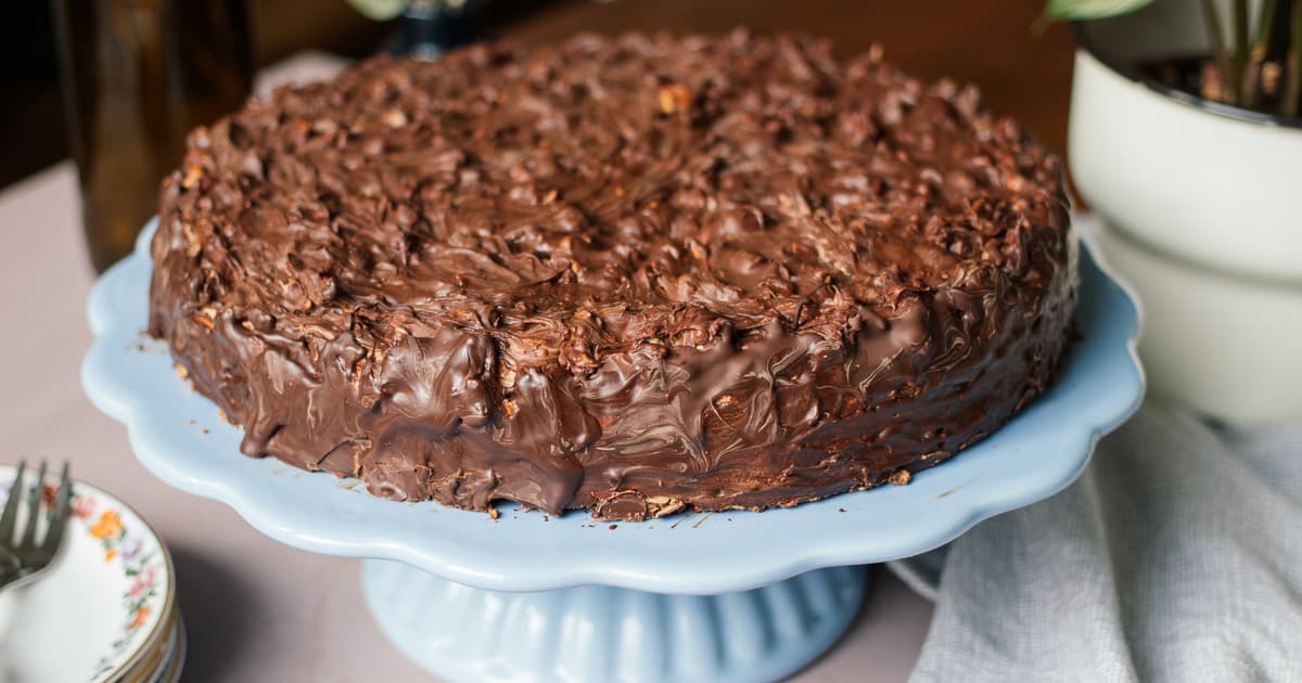 Vegan Almond Cake with Nougat Cream and Peanuts | Recipe | Zucker&Jagdwurst