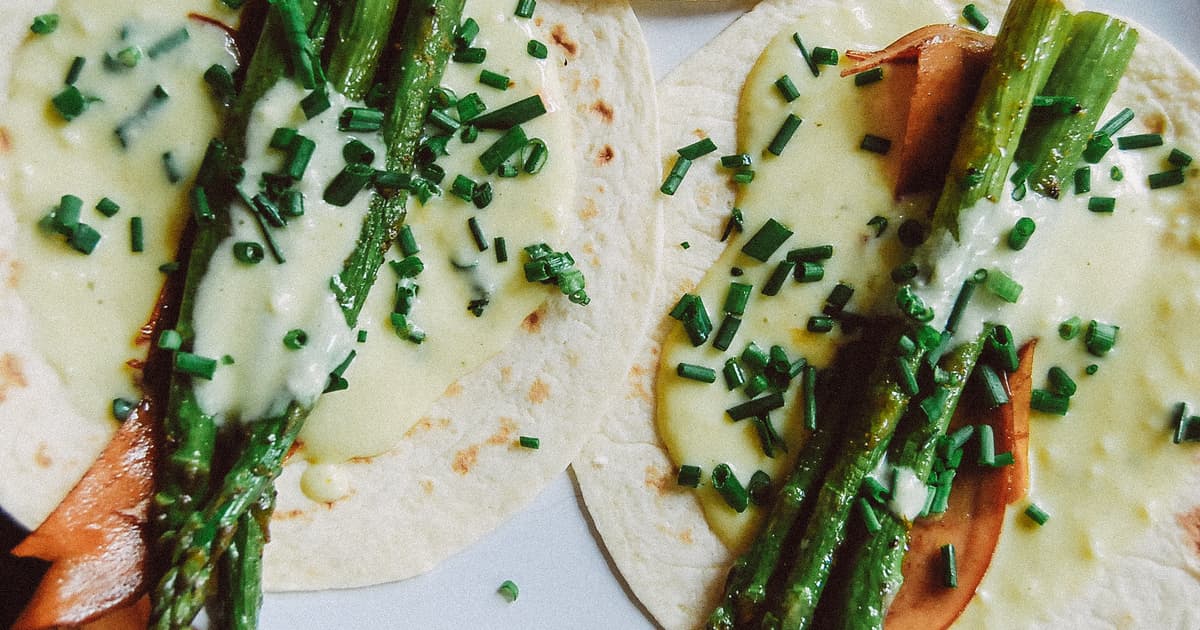 Taco with green Asparagus & vegan Sauce Hollandaise | recipe | Zucker&Jagdwurst