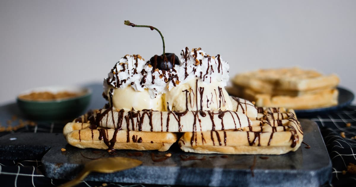Vegan banana split with waffles | Vegan Recipe | Zucker&Jagdwurst