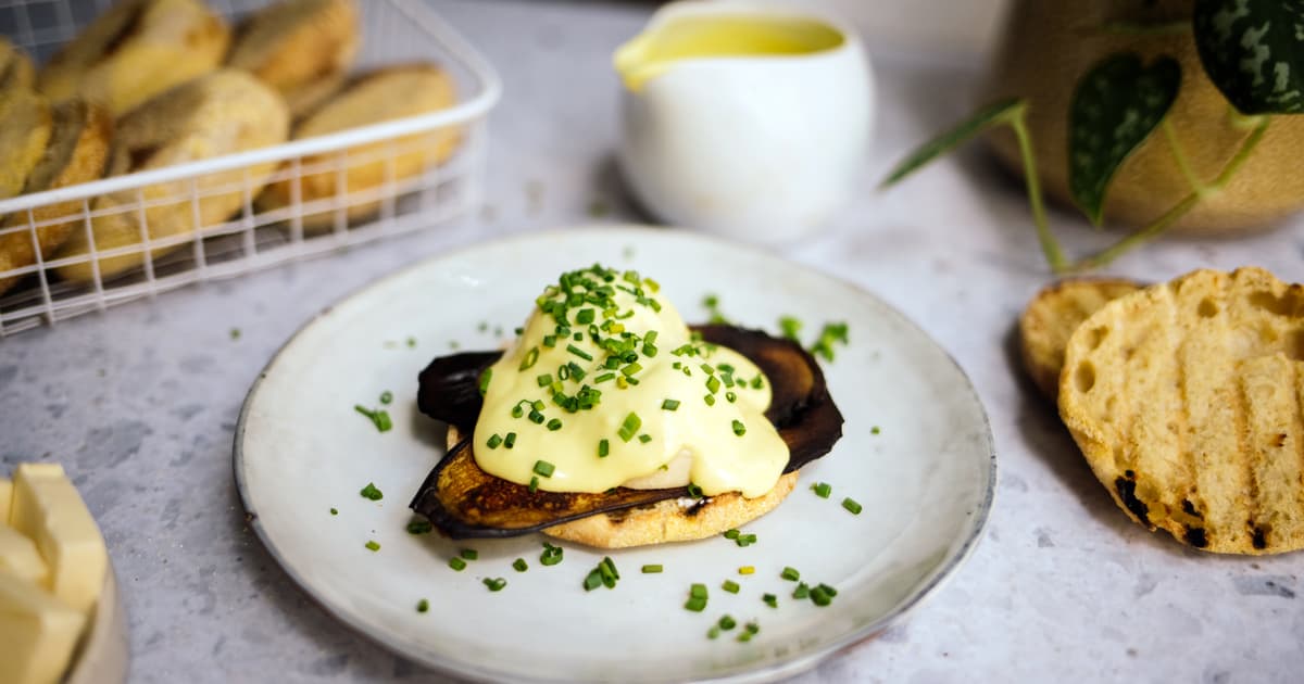 Vegan Eggs Benedict with Eggplant Bacon & Hollandaise | Zucker&Jagdwurst