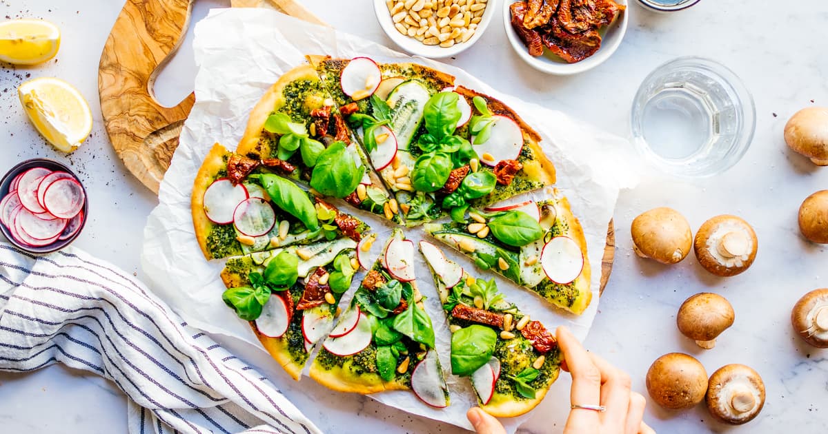 Vegan Spring Greens Pesto Pizza | Homemade | Recipe | Zucker&Jagdwurst