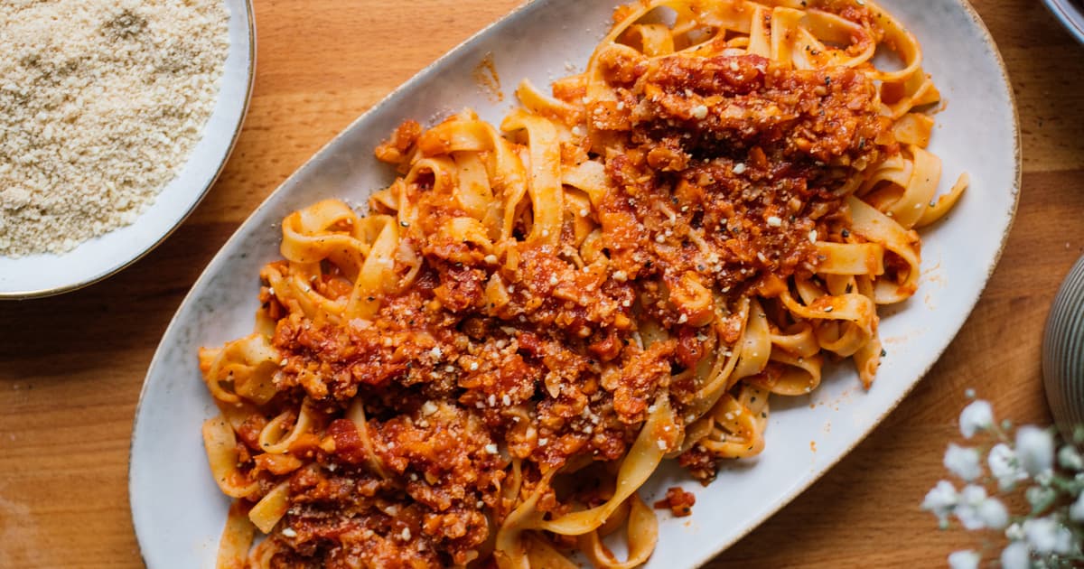 Tagliatelle with Cauliflower Bolognese | Vegan Recipe | Zucker&Jagdwurst