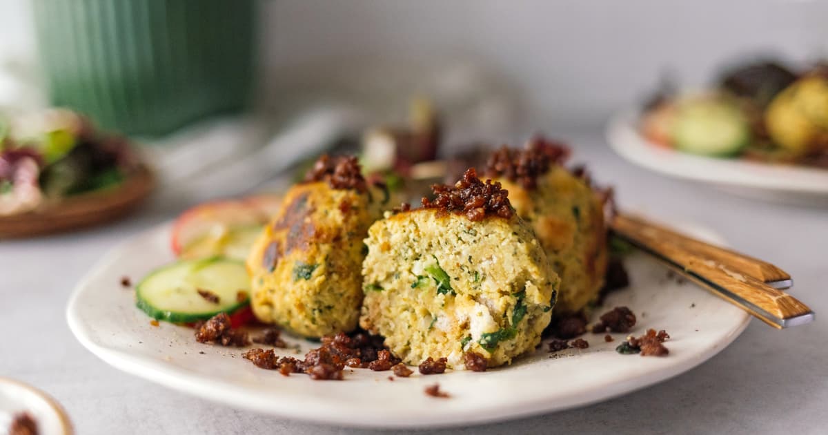 Tofu-Spinach Dumplings with Crispy Pumpernickel Topping | Zucker&Jagdwurst