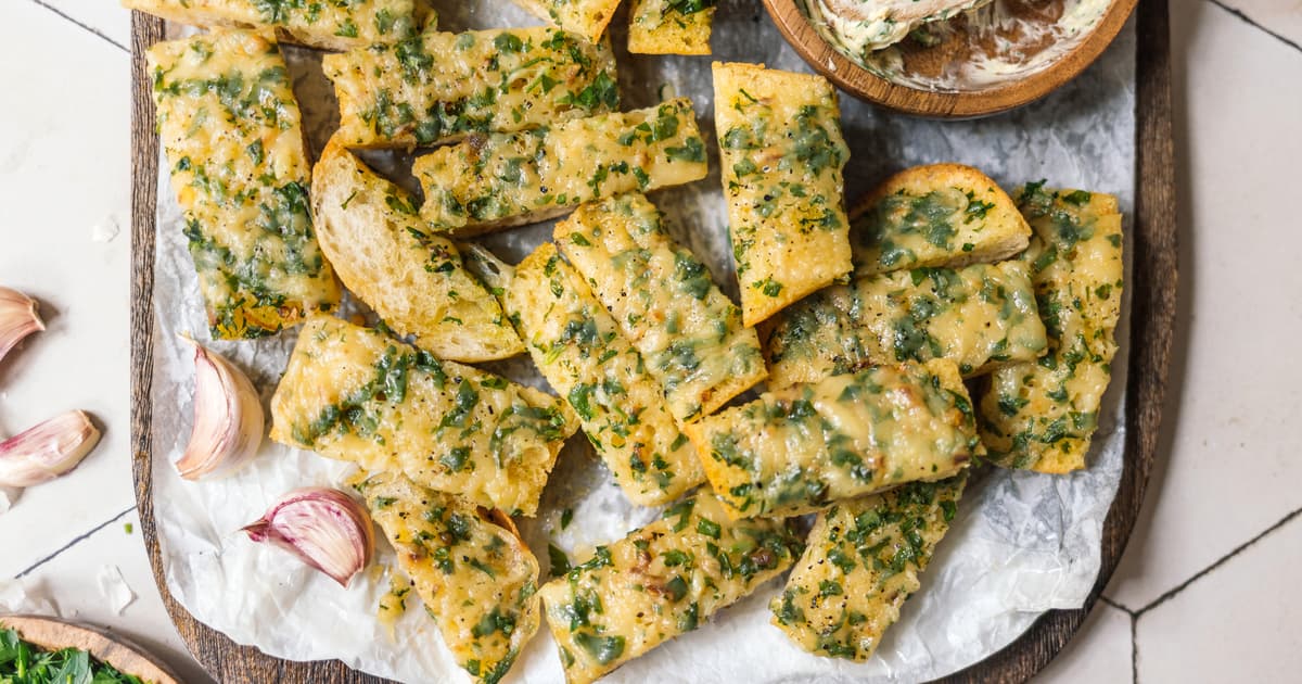 Vegan Cheesy Garlic Bread | Quick and Easy Recipe | Zucker&Jagdwurst