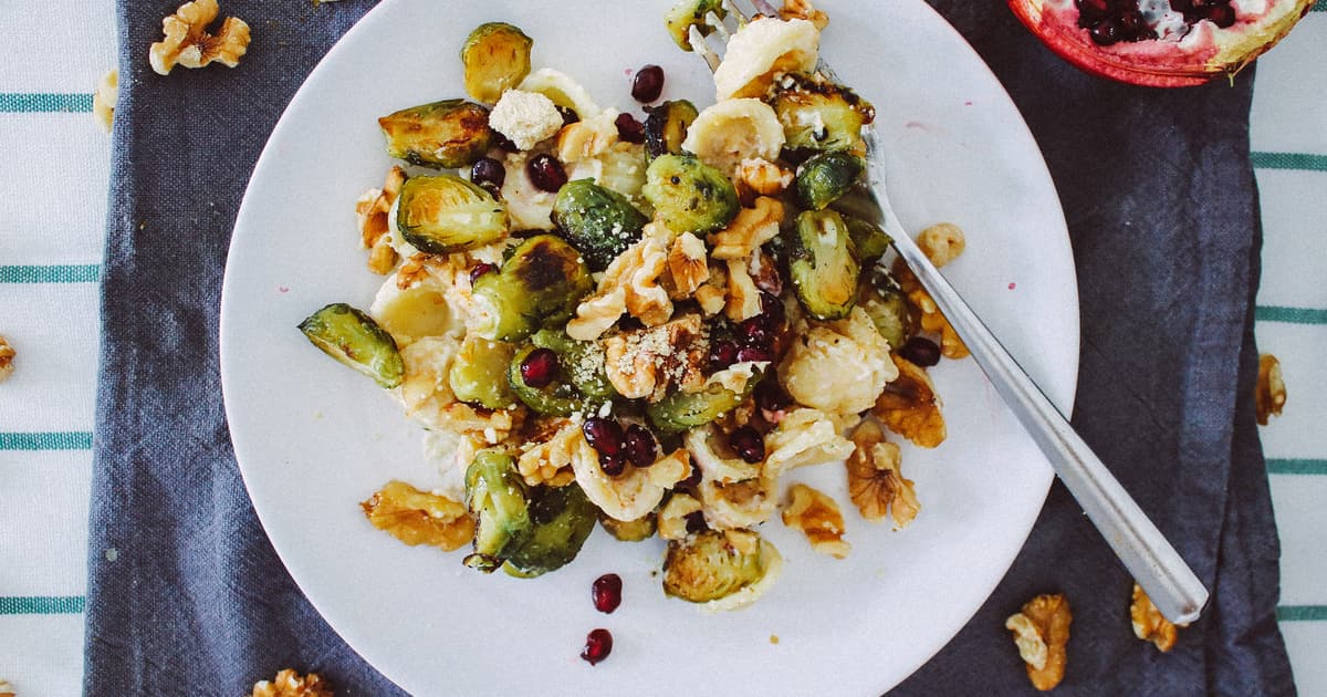 Orecchiette with roasted Brussels and vegan Sauce Alfredo | Zucker&Jagdwurst