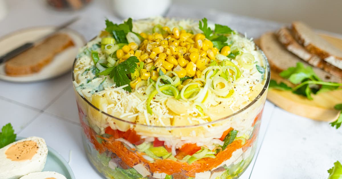 German Vegan Layered Salad with „Sausages“ | Zucker&Jagdwurst