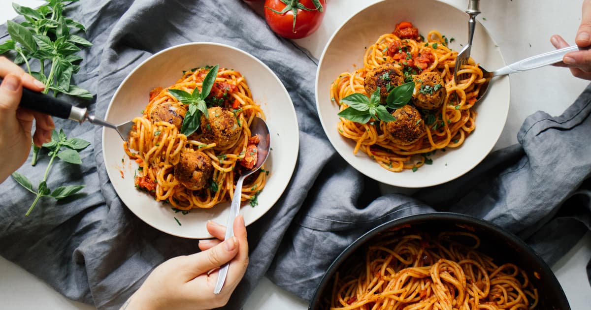 Spaghetti Polpette (vegan “Meatballs“ in Bell Pepper Sauce) | Zucker&Jagdwurst