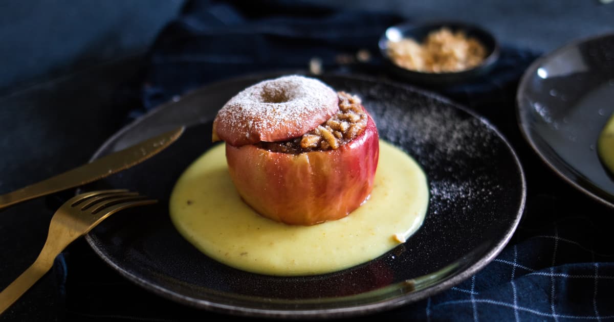 Easy Vegan Baked Apples with Vanilla Sauce | Recipe | Zucker&Jagdwurst