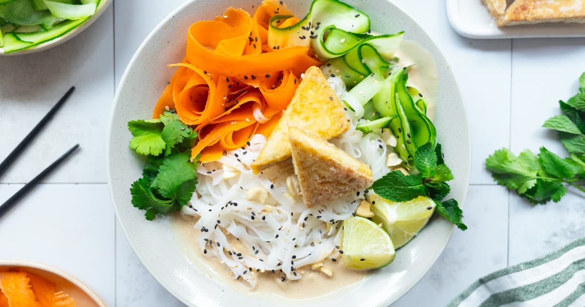Rice Noodles with Tofu in Peanut Sauce | Vegan Recipe | Zucker&Jagdwurst