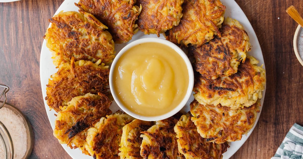 Vegan, German Potato Pancakes with Apple Sauce | easy recipe | Zucker&Jagdwurst