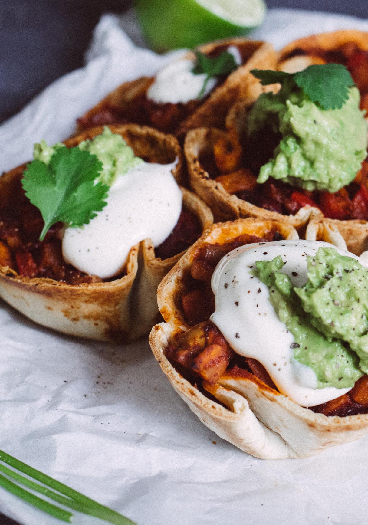 Taco cups with chili con sweet potato
